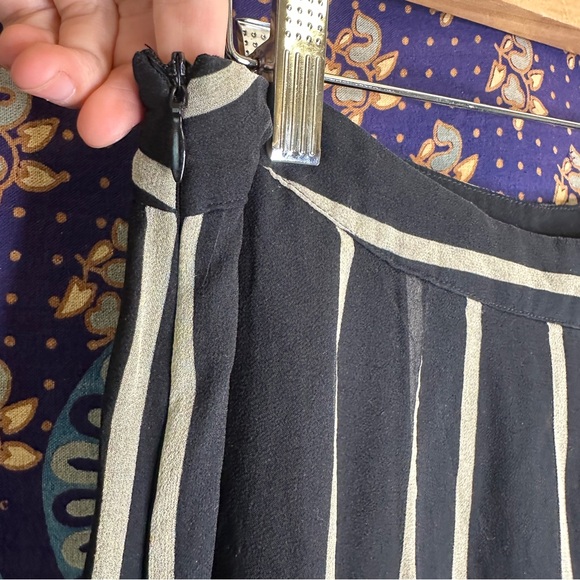 🦋5/20$🦋 striped wide leg pants - Picture 3 of 9